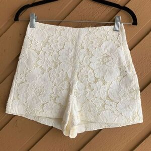 Topshop Off-White Floral Lace Pattern Shorts